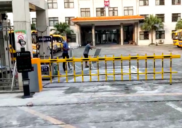 開門紅科技卓恩小學(xué)車牌識別視頻