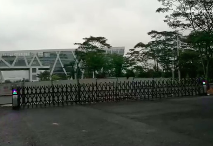 開門紅科技工業(yè)園電動伸縮門案例